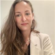 Soy veterinaria graduada. He estado trabajando en hospitales veterinarios y formando a futuros alumnos y recién graduados